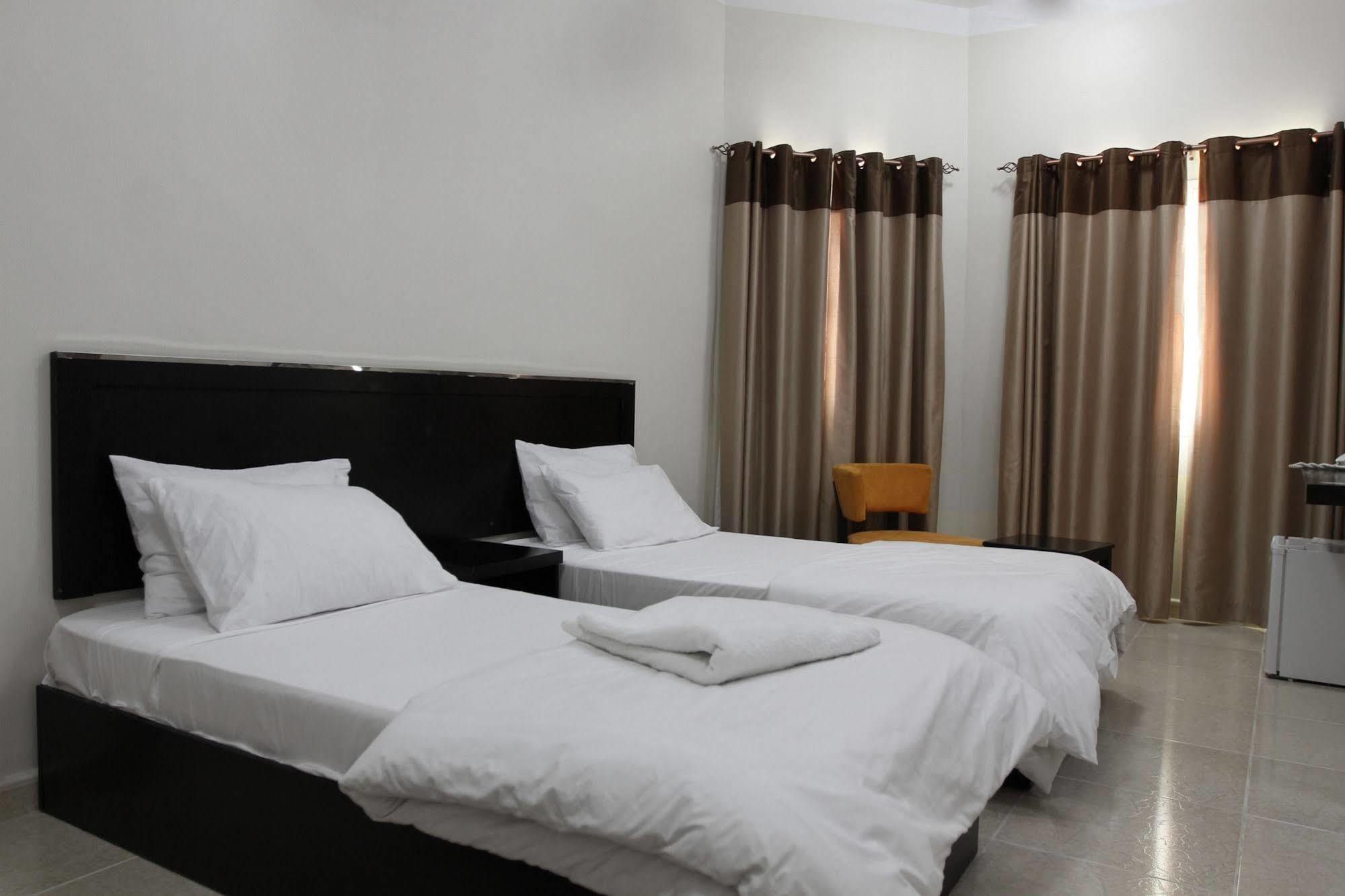 Al Multaqa Hotel Sohar Exterior photo